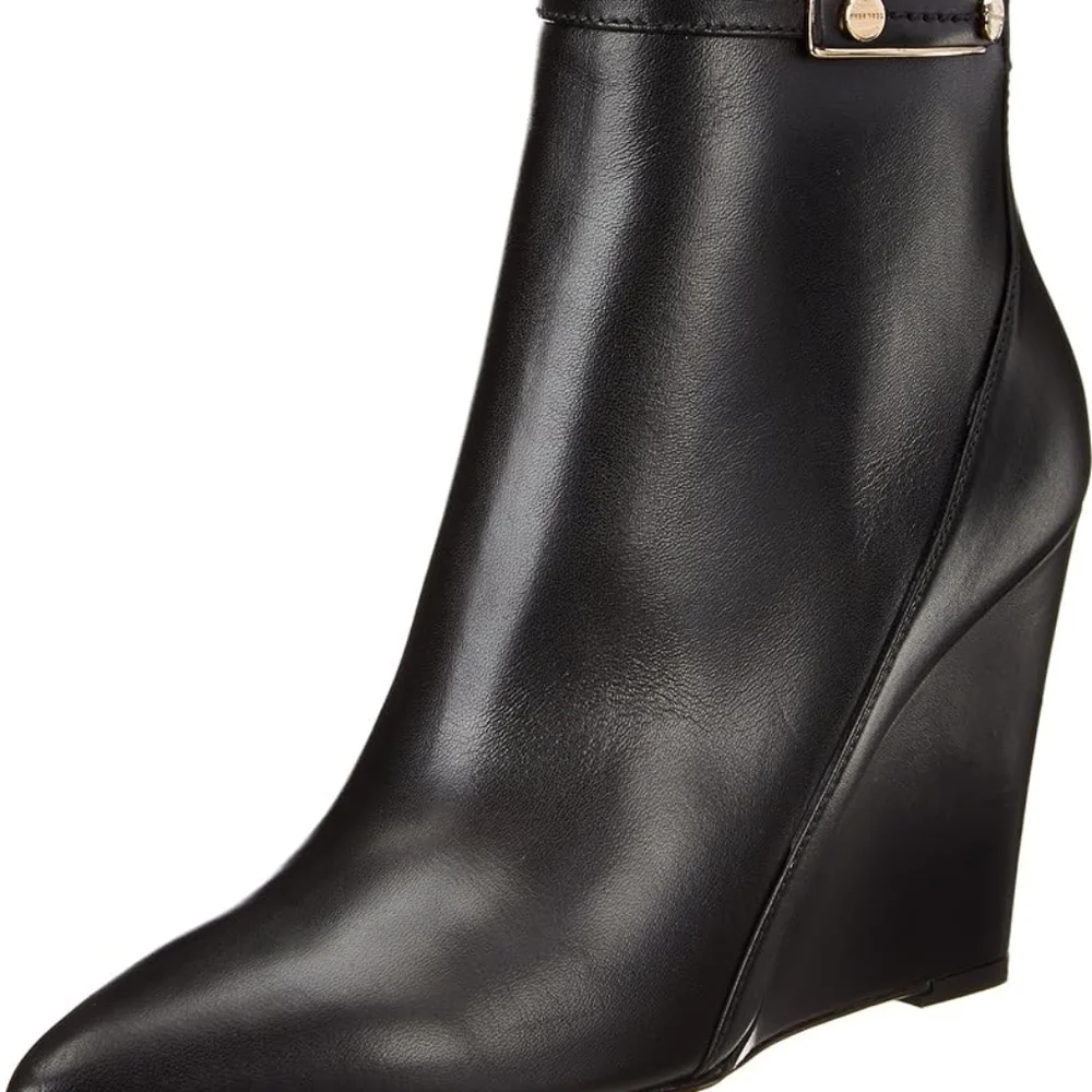 Hugo BOSS Elegant Luxury Black Leather Wedge Ankle Boots Size 38.5/9